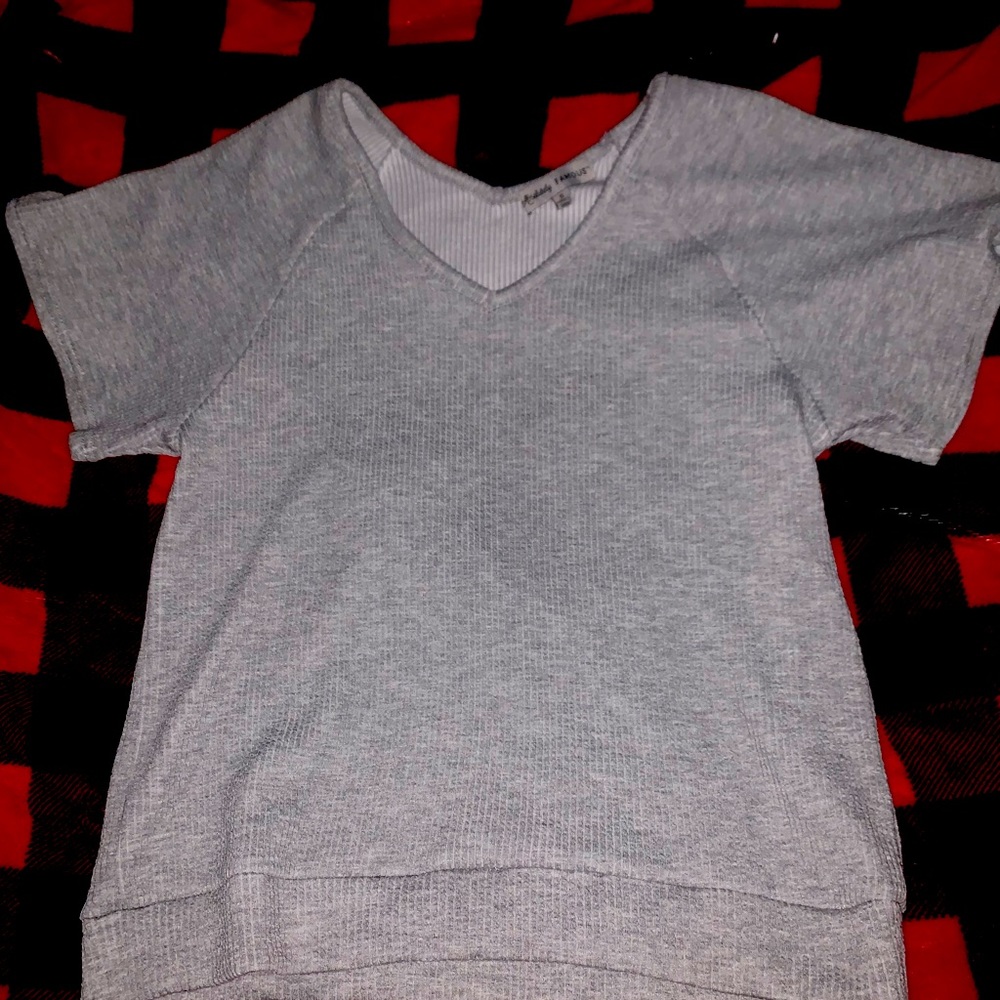 grey top